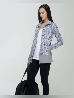 Lululemon Nice Asana Jacket Not So Petite Fleur Silver Spoon Gray Size 12‎